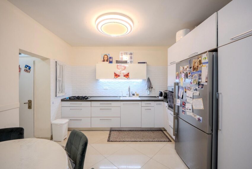 181bc0c8-fe05-4fb9-b60e-d75935cc1b3a