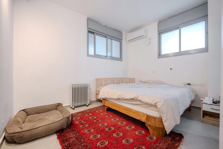 1979f823-6b6b-40a0-8bd0-72536f044c64