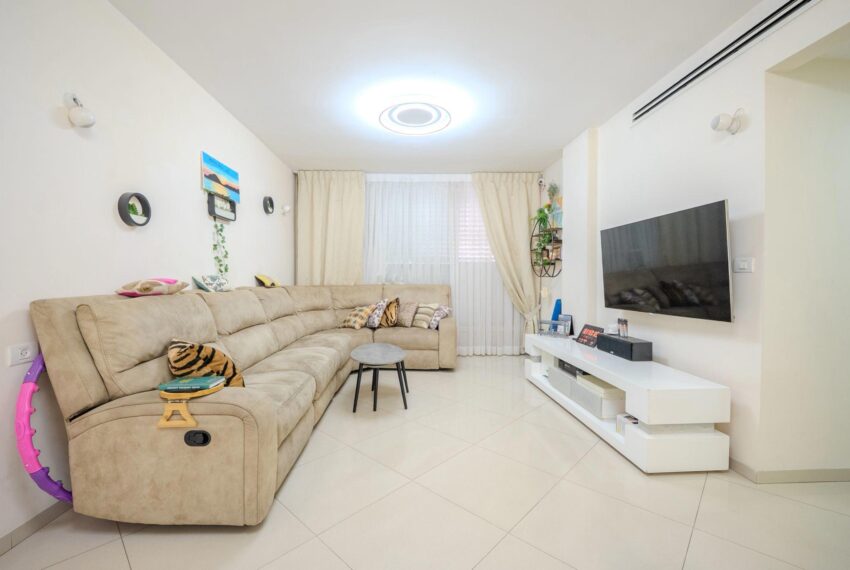 1ff84733-da96-4a91-bb28-b2463bce62b7