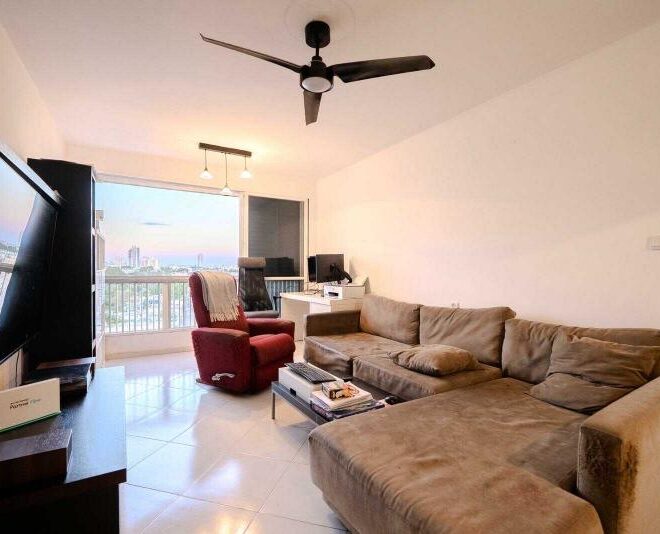 למכירה דירת 3.5 חדרים שמורה, עורפית ושקטה, בפריים לוקיישן על תוואי הרכבת הקלה! | דרך ההגנה 140, תל אביב