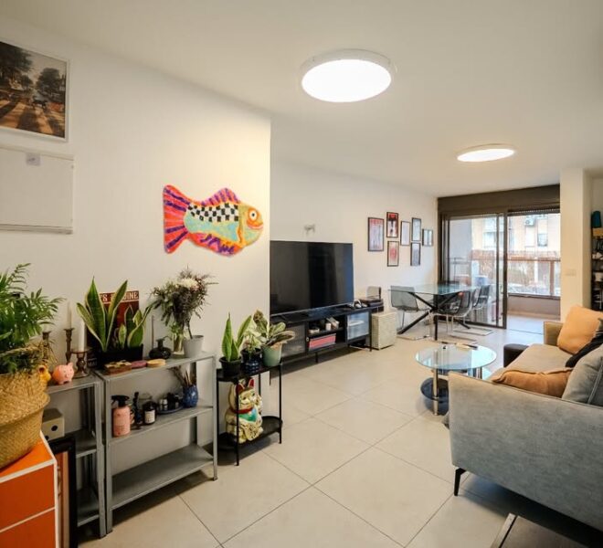 למכירה בבלעדיות! דירת 4 חדרים שקטה ומרווחת בשכונת קריית שלום, משגב עם 12 | תל אביב