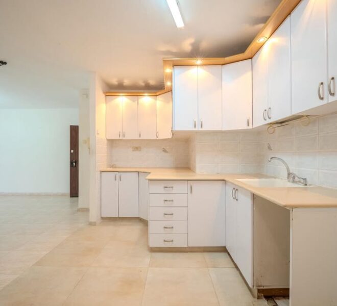 חדשה למכירה בבלעדיות! דירת 3.5 חדרים בשכונת נווה עופר, תל אביב | רחוב צונץ 1