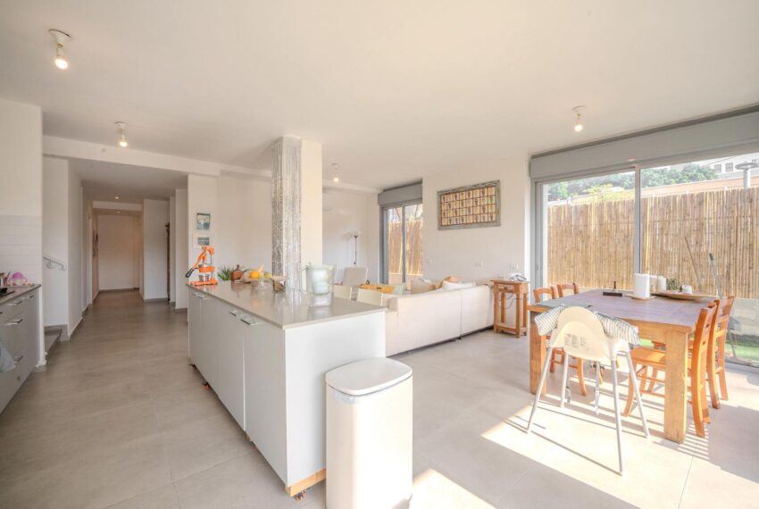 ed8f8f82-390b-4312-a8dc-7d4123d79138