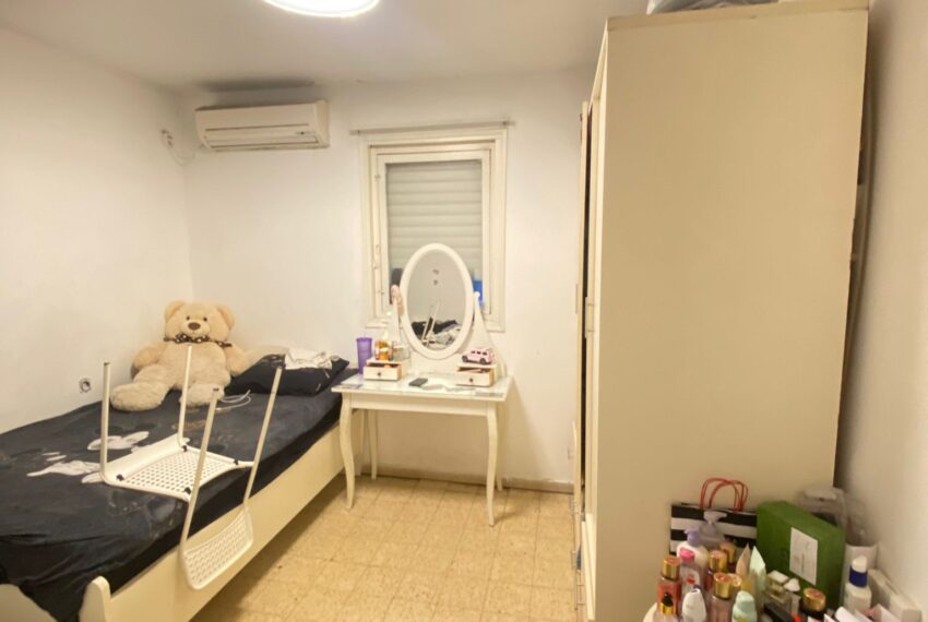 f0981737-00a1-49f0-9b96-fbcc7c7dd8ba