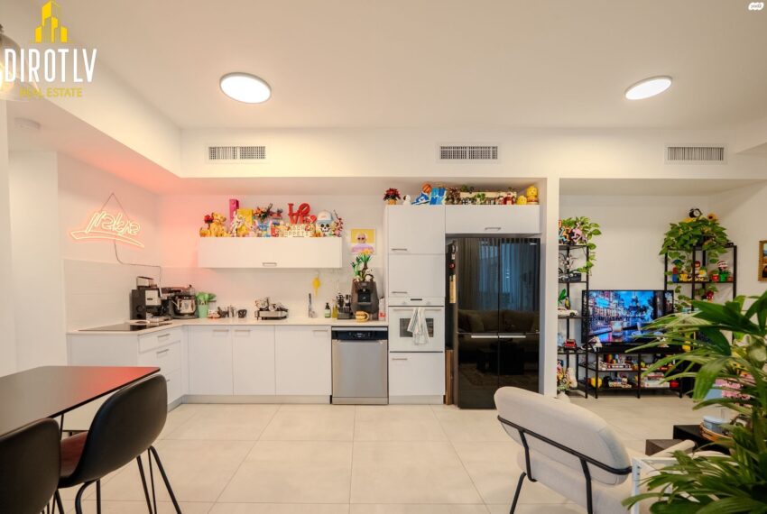 y2_6_ChJQ7mL8Cy_20251109