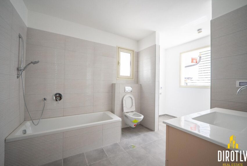 3d9bfb0a-9d22-4248-a11d-f2b25a617d1f