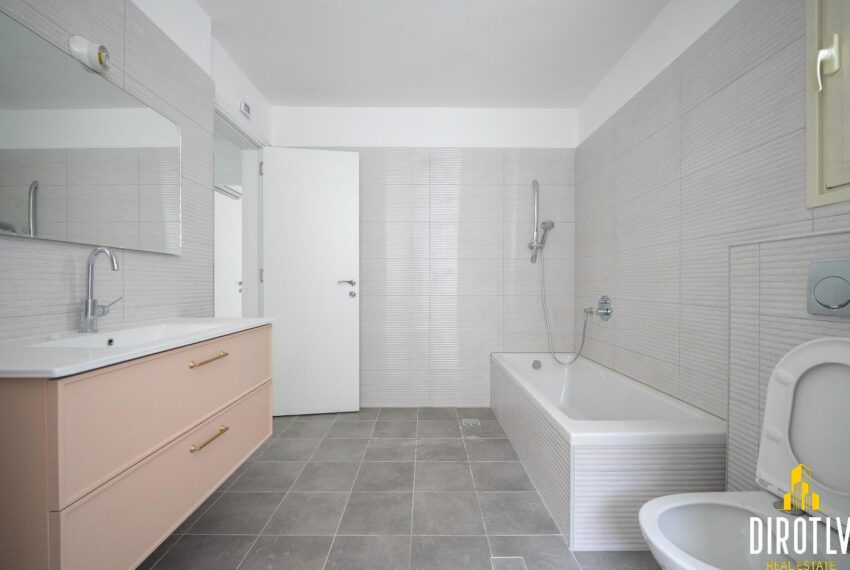 e422d37b-9fce-4294-a025-55159aaebf29